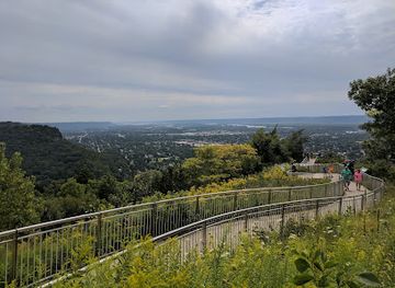 wisconsin/la-crosse/attraction/grandad-bluff-park
