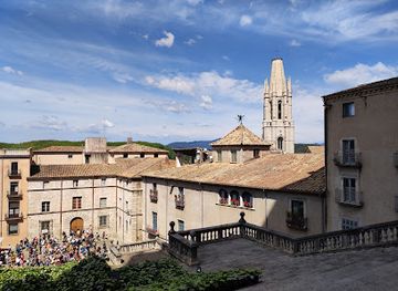 spain/girona/attraction/pujada-a-la-catedral