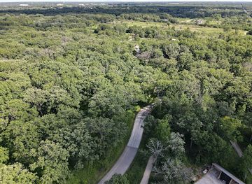 illinois/chain-o-lakes-state-park/attraction/old-school-forest-preserve