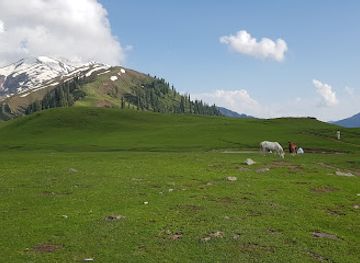 pakistan/makra-peak/attraction/payee-lake