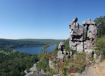 wisconsin/ice-age-trail/attraction/devil-s-doorway-rock-formation