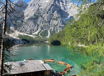 italy/alta-via-1/attraction/altes-holzhaus-pragser-wildsee
