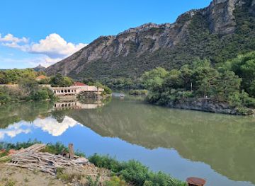 georgia/kvemo-kartli/attraction/pompeus-bridge