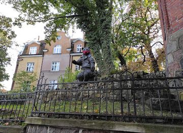 poland/sopot/attraction/wojtek-the-soldier-bear-niedzwiedz-zolnierz