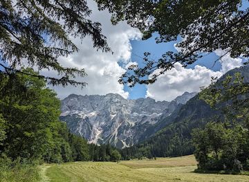 slovenia/upper-carniola/attraction/ravenska-kocna-valley-viewpoint