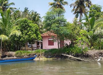 india/kerala-backwaters/attraction/astamudi-lake