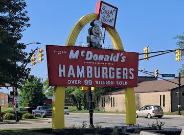 indiana/east-central-indiana/attraction/mcdonald-s-vintage-neon-sign