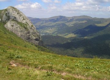 france/auvergne-volcanoes/attraction/gr-400-tour-des-volcans-du-cantal-auvergne