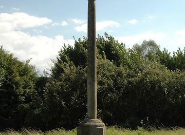 portugal/guimaraes/attraction/cruzeiro-de-sao-lourenco