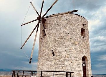 greece/corfu/attraction/anemomilos-windmill