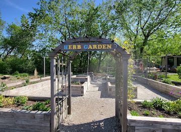 illinois/oak-lawn/attraction/lake-katherine-nature-center-and-botanic-gardens