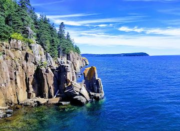 canada/annapolis-valley/attraction/balancing-rock