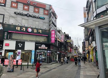 south-korea/gyeonggi-province/attraction/suwon-station-rodeo-street