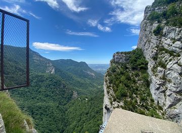france/rhone-alpes/attraction/tunnel-des-ecouges