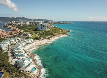 sint-maarten/dawn-beach/attraction/cupecoy-beach