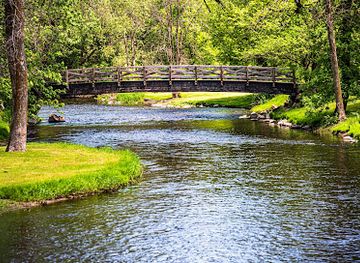 wisconsin/kettle-moraine-state-forest/attraction/cedarburg-covered-bridge