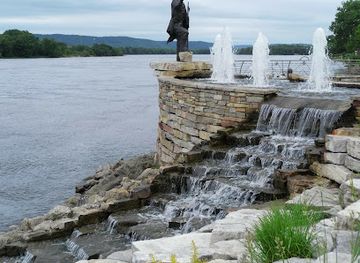 minnesota/red-river-valley/attraction/national-eagle-center