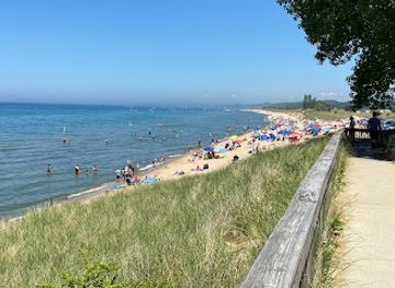 michigan/saugatuck/attraction/oval-beach