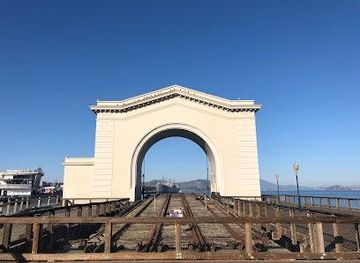 california/castro-valley/attraction/pier-43-ferry-arch