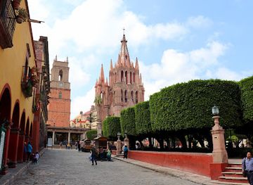 mexico/central-mexico/attraction/parroquia-de-san-miguel-arcangel