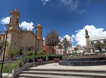 bolivia/potosi-highlands/attraction/plaza-10-de-noviembre