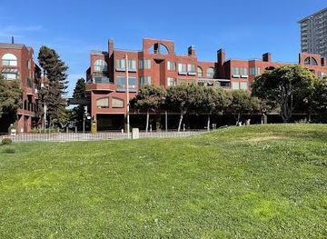 california/oakland/attraction/sydney-g-walton-square