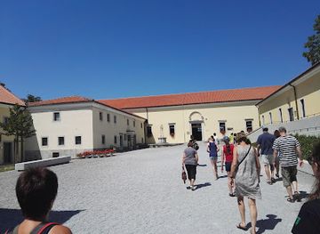 slovenia/gorizia/attraction/kobilarna-lipica-prireditvena-jahalnica