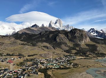argentina/cerro-fitz-roy/attraction/el-chalten-viewpoint-city-fitz-roy