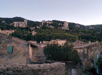 france/luberon/attraction/saint-hilaire-ancienne-abbaye