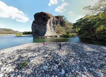 honduras/la-paz-region/attraction/poza-los-encuentros