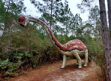 alabama/cotton-bayou/attraction/dinosaurs-in-the-woods-brontosaurus