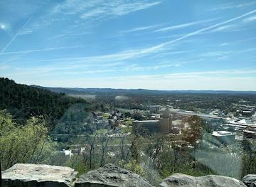 arkansas/ouachita-mountains/attraction/arkansas-alligator-farm-petting-zoo