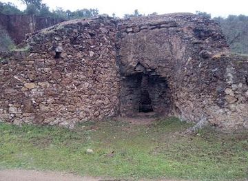 portugal/serra-de-sao-mamede-natural-park/attraction/caleiras-da-escusa-fornos-de-cal-da-escusa