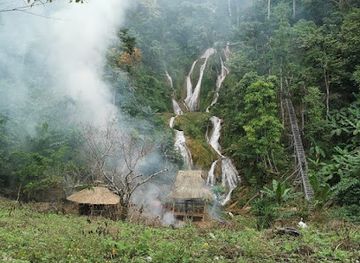 laos/houaphanh-province/attraction/haeng-thong-tho-yam-sat-nam-tok-ta-nee-tep