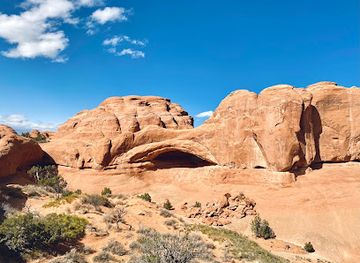utah/arches-national-park/attraction/eye-of-the-whale-arch