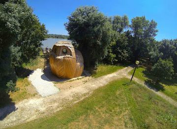 france/aquitaine/attraction/les-guetteurs-refuge-periurbain