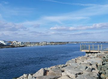 rhode-island/narragansett-beach/attraction/salty-brine-state-beach