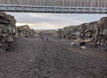 iceland/reykjavik/attraction/bridge-between-continents