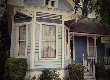 california/burbank/attraction/gordon-r-howard-museum