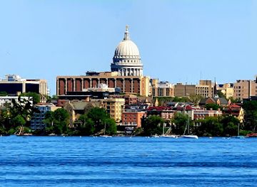 wisconsin/madison/attraction/picnic-point