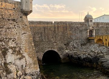 portugal/peniche/attraction/monumento-a-rendilheira-de-peniche