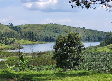 uganda/fort-portal/attraction/craterlakes-waterfalls-caves-tours