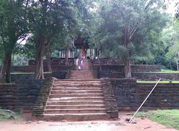 sri-lanka/ampara-district/attraction/maligawila-buddha-statue