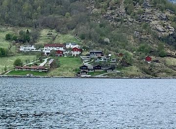 norway/more-og-romsdal/attraction/entenbrunnen