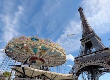 france/paris/attraction/carousel-of-the-eiffel-tower