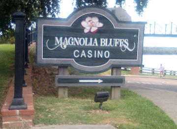 Magnolia Bluffs Casino