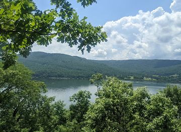 tennessee/sequatchie-valley/attraction/little-cedar-mountain-trail-small-wild-area