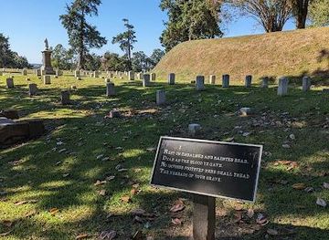 mississippi/vicksburg/attraction/iowa-section-of-the-vicksburg-national-cemetery