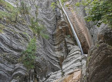 france/provence/attraction/cascade-forest-lacour