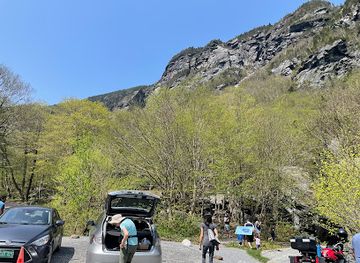 vermont/stowe-mountain-resort/attraction/top-of-the-notch-boulder